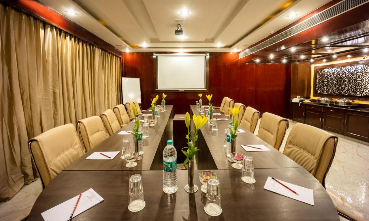 Hotel Shanti Palace Mahipalpur Нью-Дели Экстерьер фото