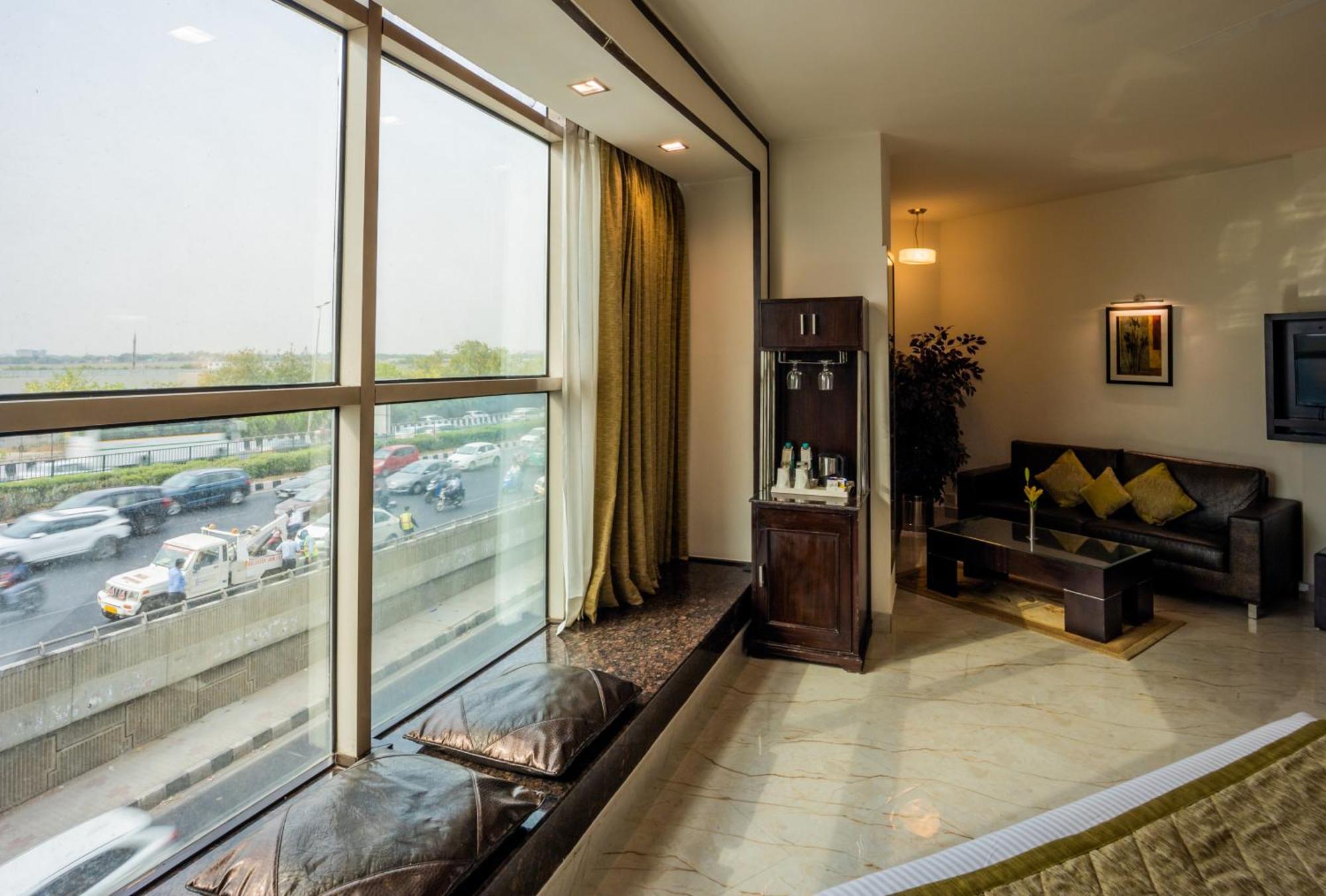 Hotel Shanti Palace Mahipalpur Нью-Дели Экстерьер фото
