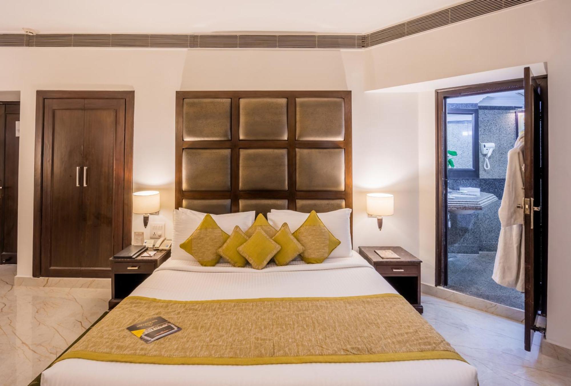 Hotel Shanti Palace Mahipalpur Нью-Дели Экстерьер фото