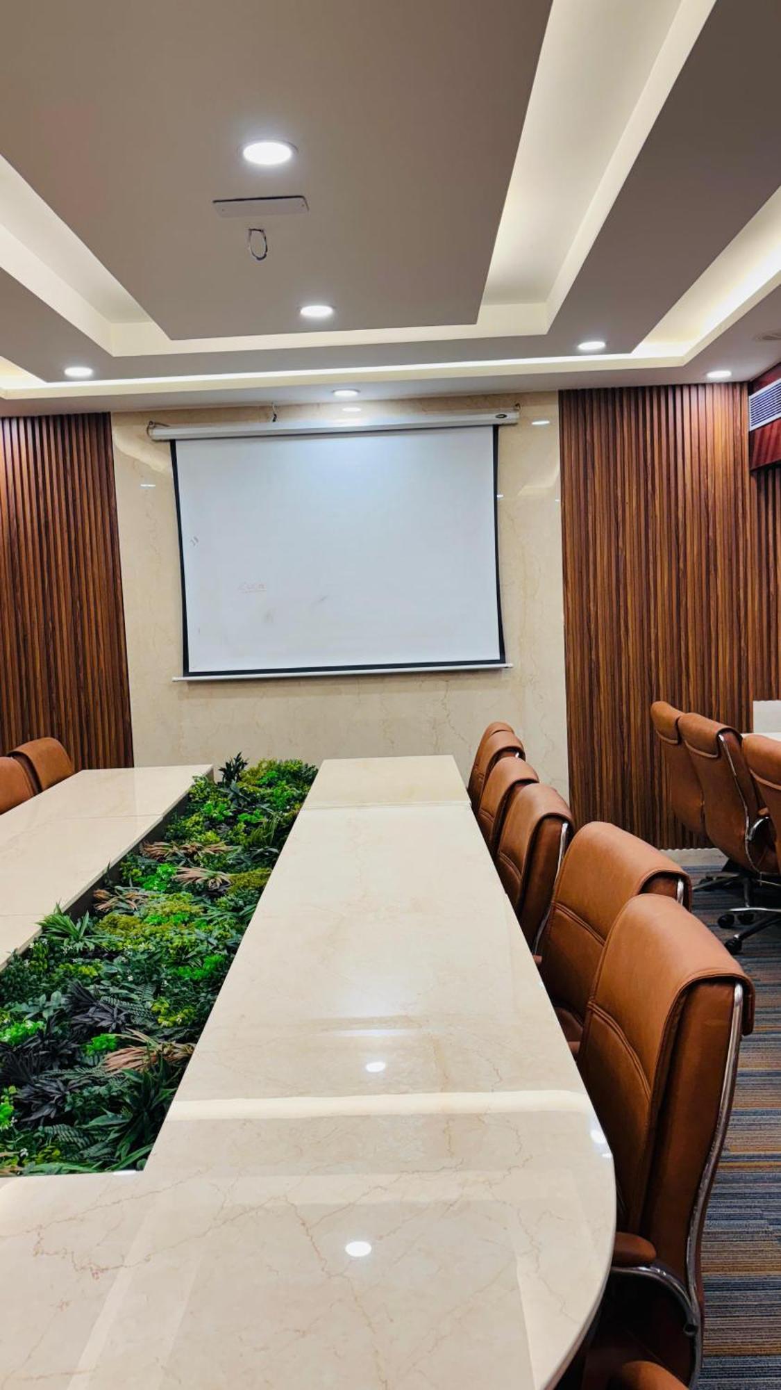Hotel Shanti Palace Mahipalpur Нью-Дели Экстерьер фото