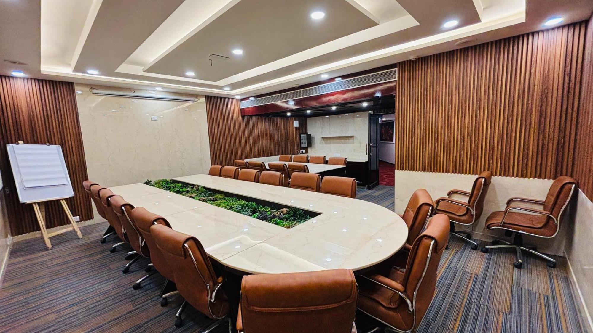 Hotel Shanti Palace Mahipalpur Нью-Дели Экстерьер фото